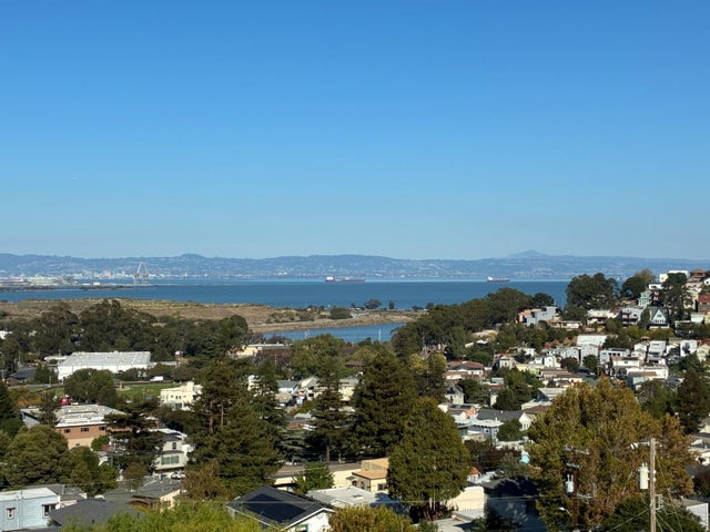 245 Sierra Point Rd, BRISBANE