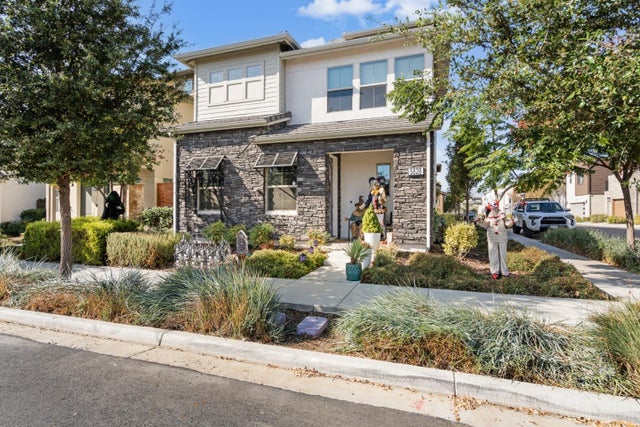 5828 Iron Horse Pkwy, DUBLIN