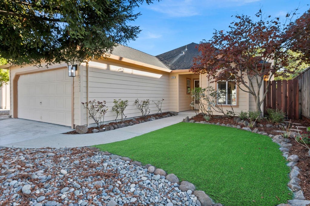 2320 Amber, SANTA CRUZ