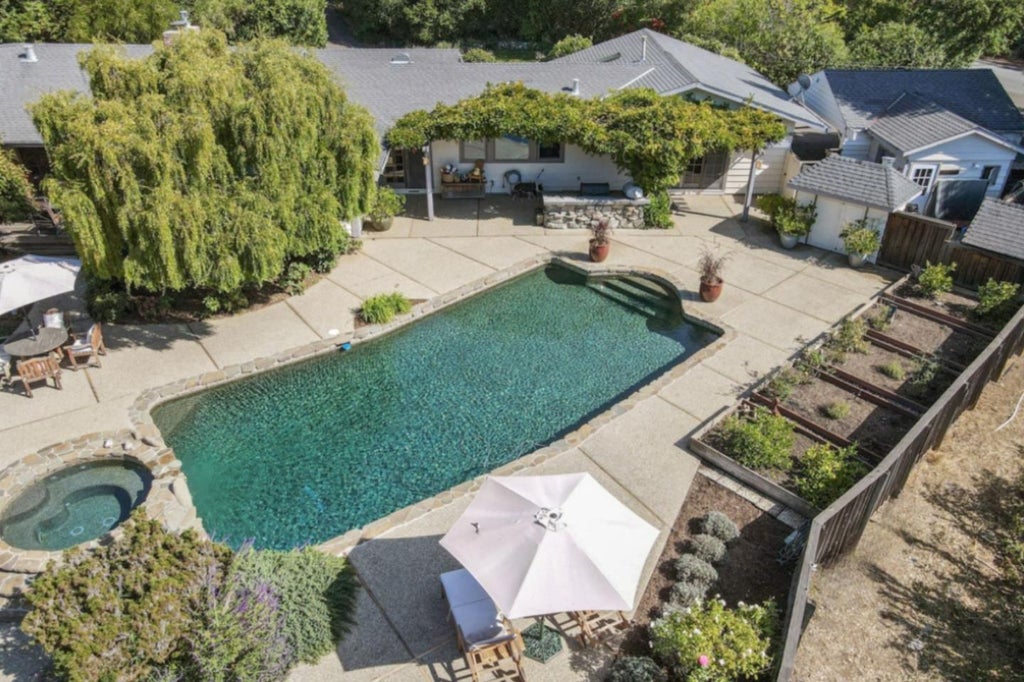 135 Meadowood Dr, PORTOLA VALLEY