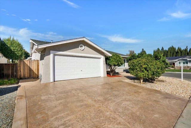 6137 Inglewood Dr, PLEASANTON