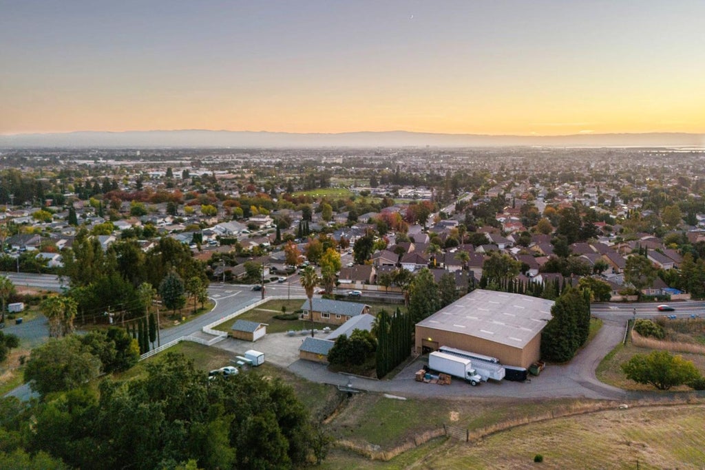 1995 Old Calaveras Rd, MILPITAS