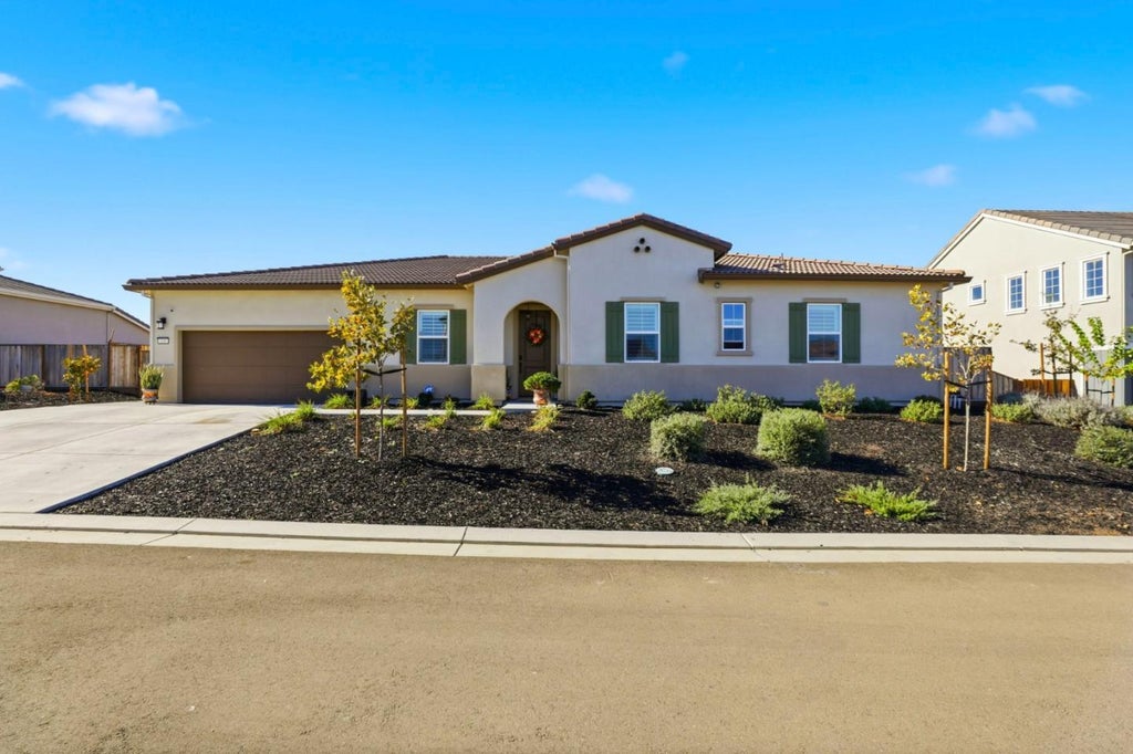 208 Luna Way, HOLLISTER