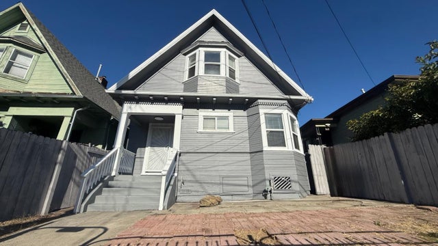 2504 E 24th St, OAKLAND