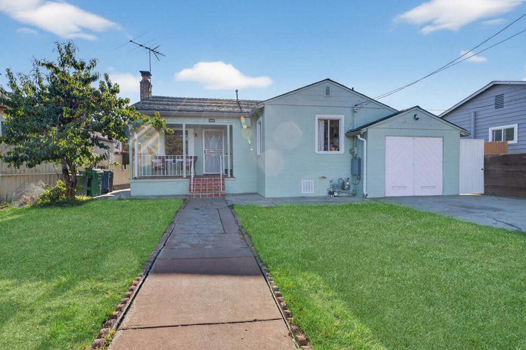22133 Peralta, HAYWARD