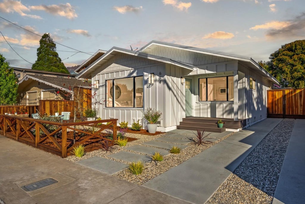 604 Oak Dr, CAPITOLA