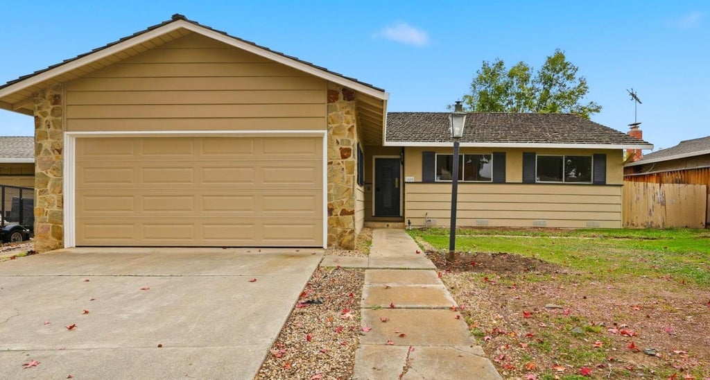 1550 Meadowlark Ln, SUNNYVALE