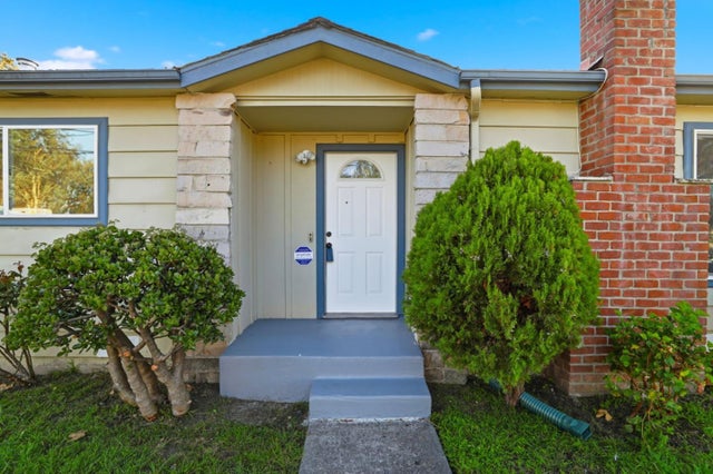 6875 Normandy Dr, Newark