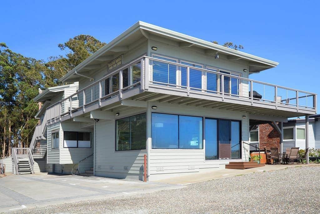 22800 E Cliff Dr, SANTA CRUZ