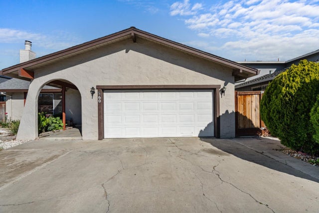 60 Knight Ln, Hollister