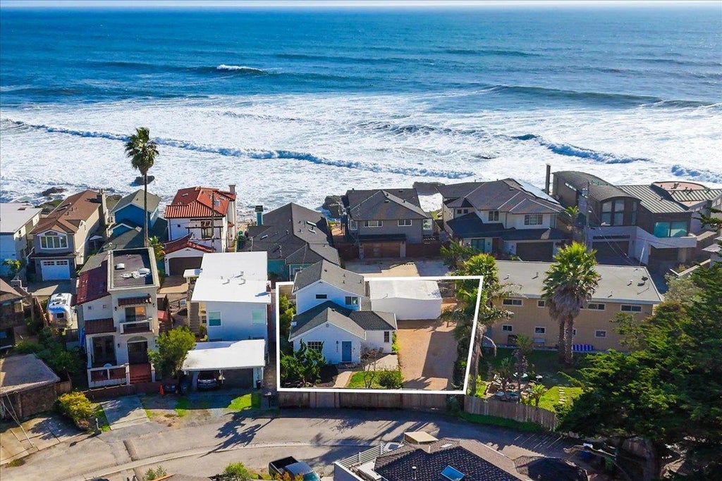 2866 Chesterfield Dr, SANTA CRUZ