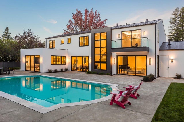 7 Windsor Dr, Hillsborough