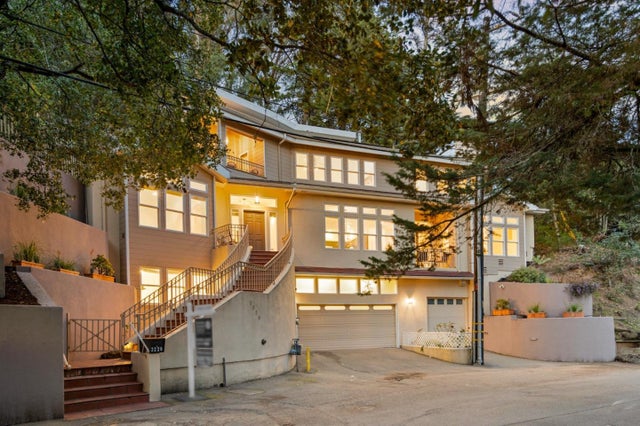 2220 Arrowhead Dr, OAKLAND