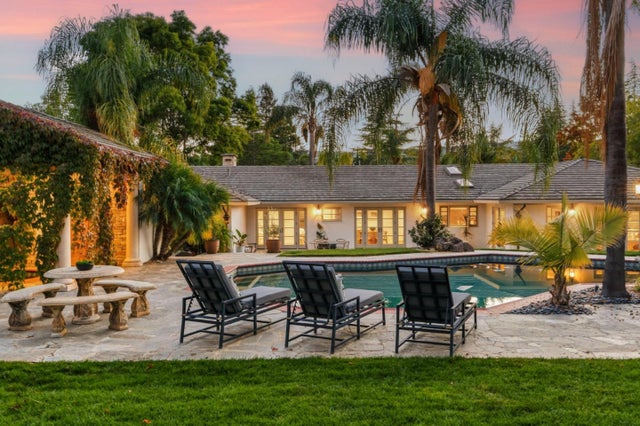 330 Ridgeway Rd, Woodside