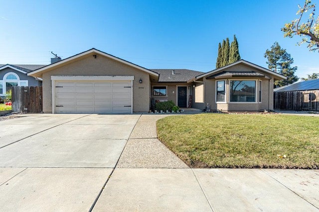 1090 Nez Perce Dr, HOLLISTER