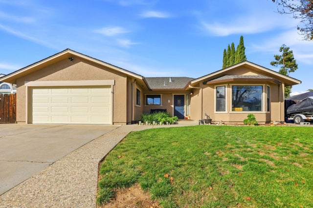 1090 Nez Perce Dr, HOLLISTER