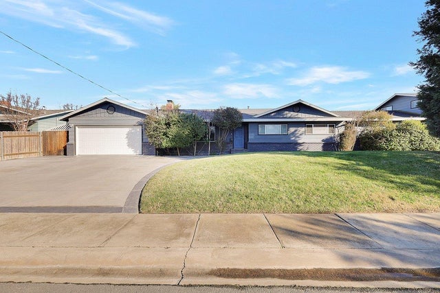 7307 N Roberta Way, MARYSVILLE