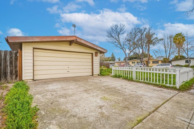 1110 Breezewood Ct, SUNNYVALE