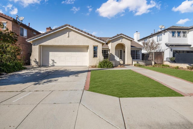 11 Saguaro Cir, SALINAS