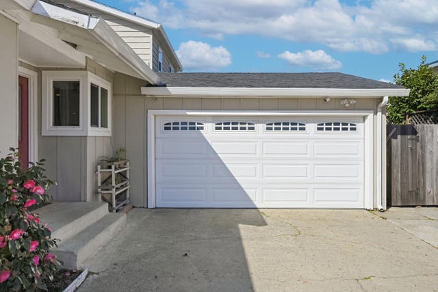 35421 Cleremont Dr, NEWARK