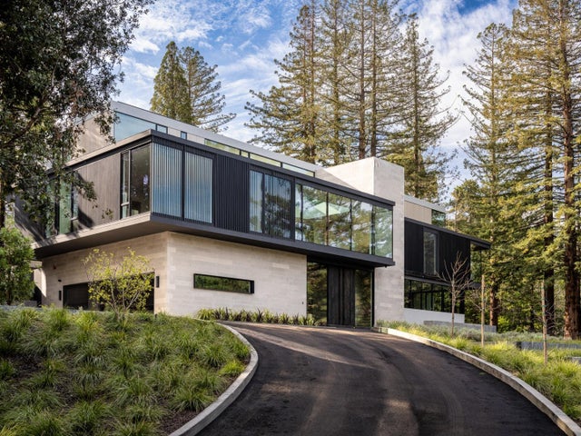 100 New Place Rd, HILLSBOROUGH