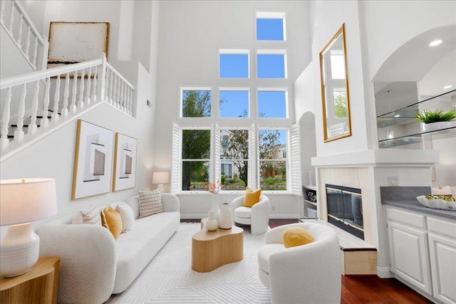 1 Mandalay Ct, Redwood City