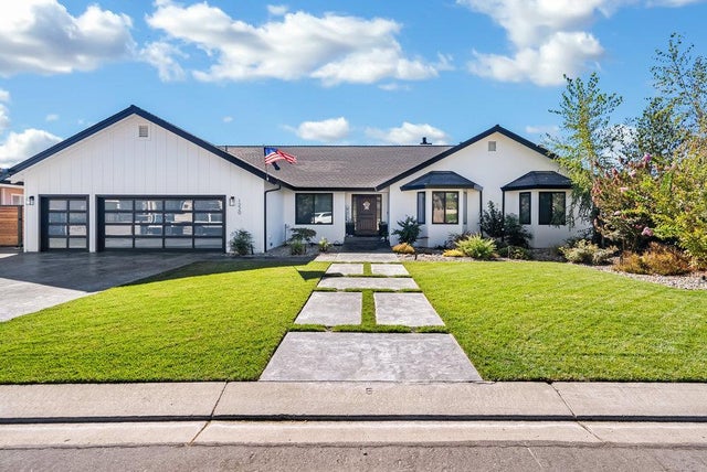 1220 S Ridgemark Dr, Hollister