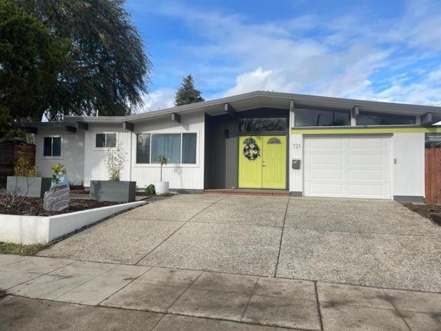 721 Stendhal Ln, Cupertino