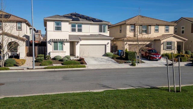 211 Arabian Ln, HOLLISTER