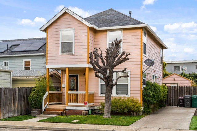 10510 East Ct, OAKLAND