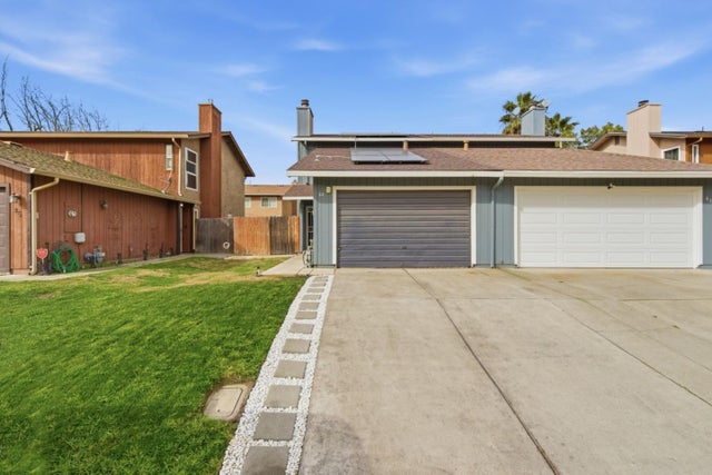 1296 Spruce Ln 44, MANTECA