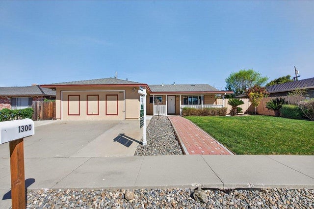 1300 Mesa Dr, HOLLISTER