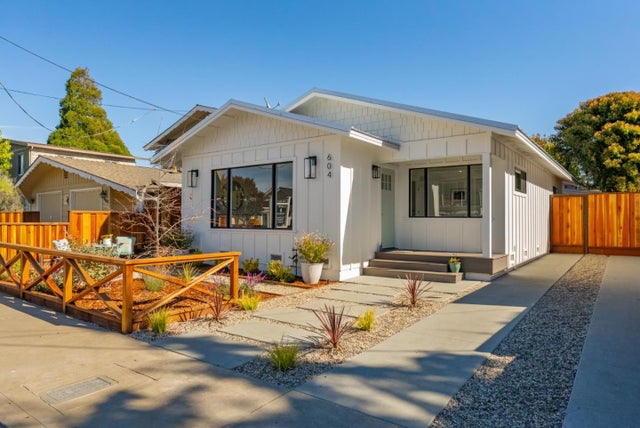 604 Oak Dr, Capitola