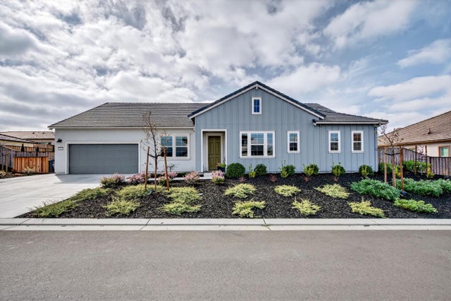 240 Scarlett Way, HOLLISTER