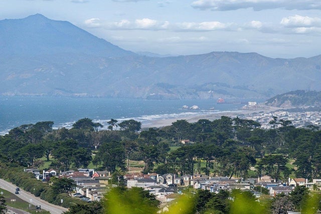 31 Avalon Dr, Daly City