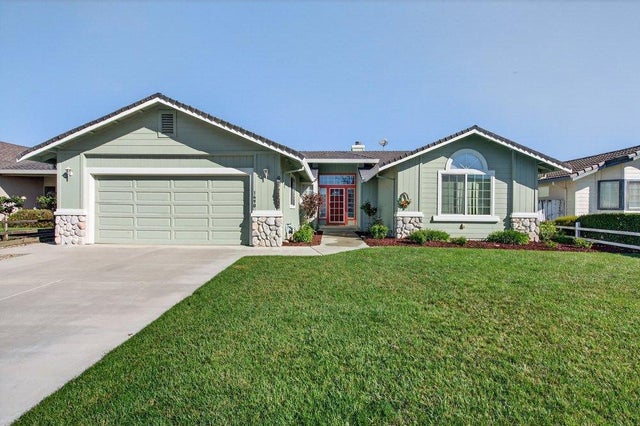 1490 Hilltop Rd, HOLLISTER