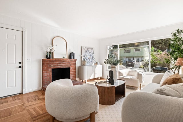 1135 Valencia Way, PACIFICA