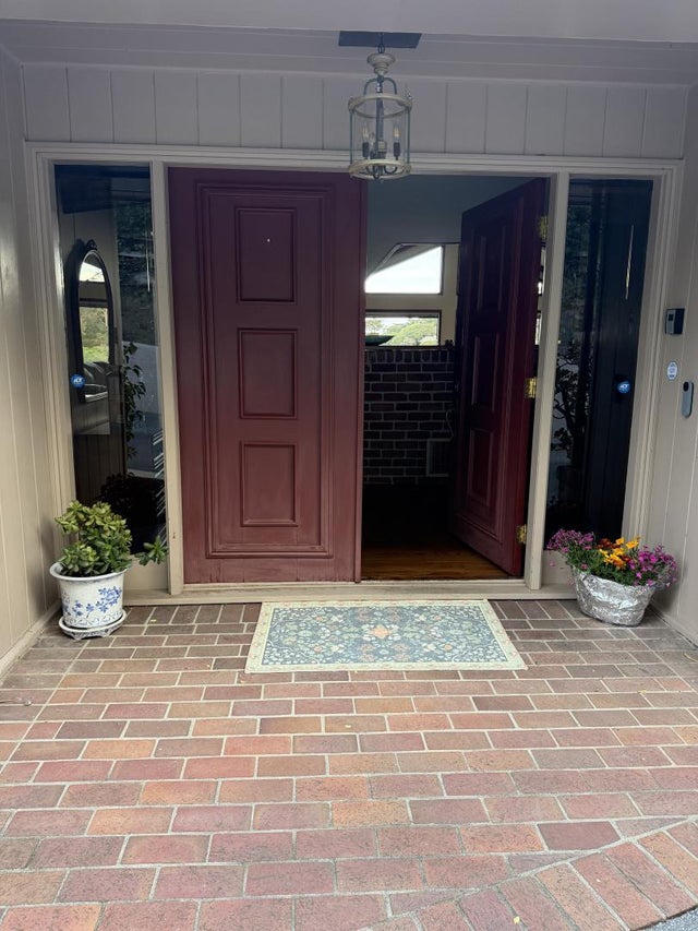 1407 Carlton Rd, HILLSBOROUGH