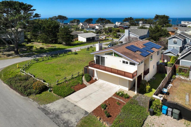 121 Bernal Ave, MOSS BEACH