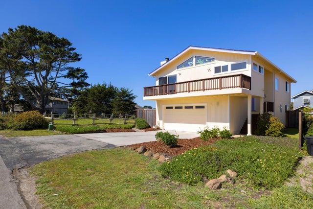 121 Bernal Ave, MOSS BEACH