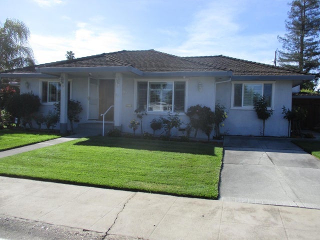 408 La Sierra Way, GILROY