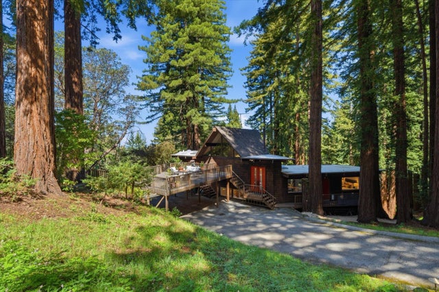 12 Summit Rd, Woodside