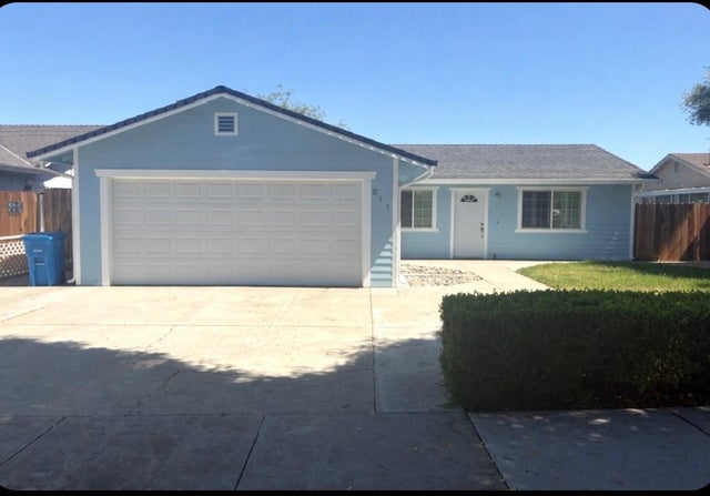 211 Carnoble, HOLLISTER