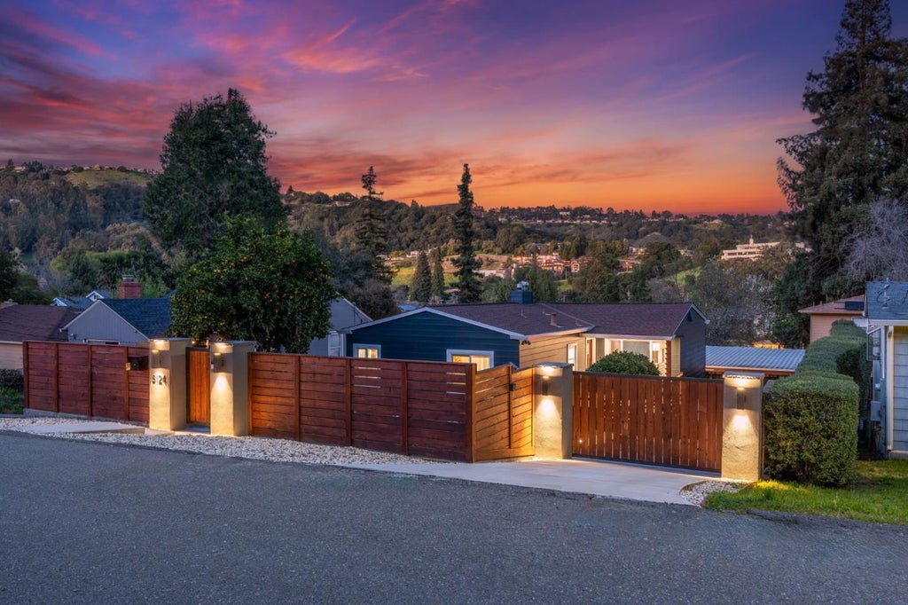 8124 Greenly Dr, OAKLAND