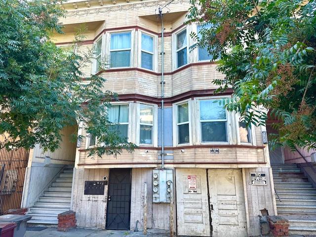 555 33rd St, OAKLAND