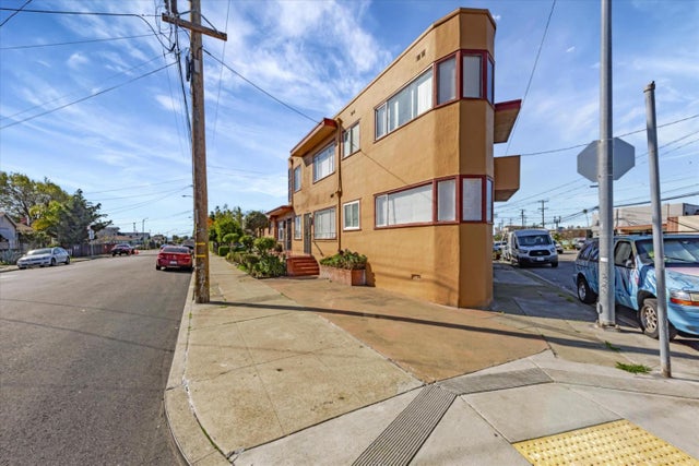 6033 Foothill Blvd, OAKLAND