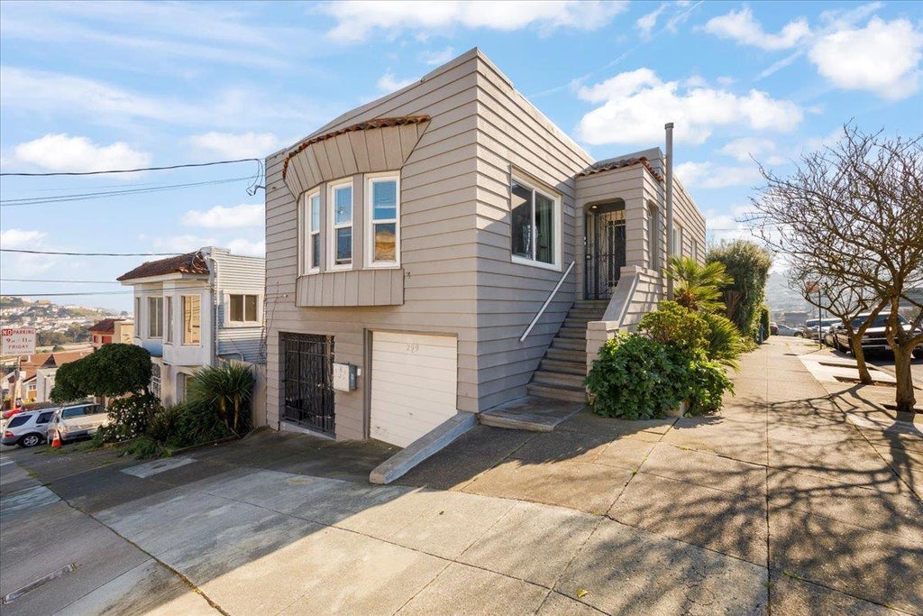 299 Rhine St, DALY CITY