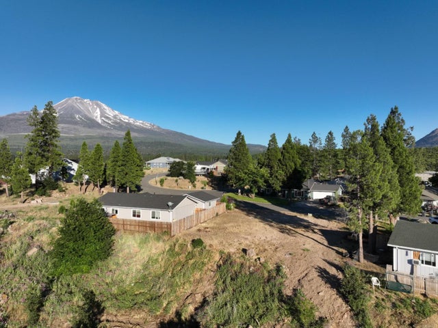 306 Woodridge Ct, WEED