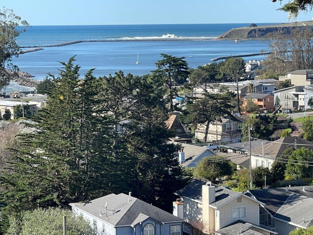 001 Columbus, EL GRANADA