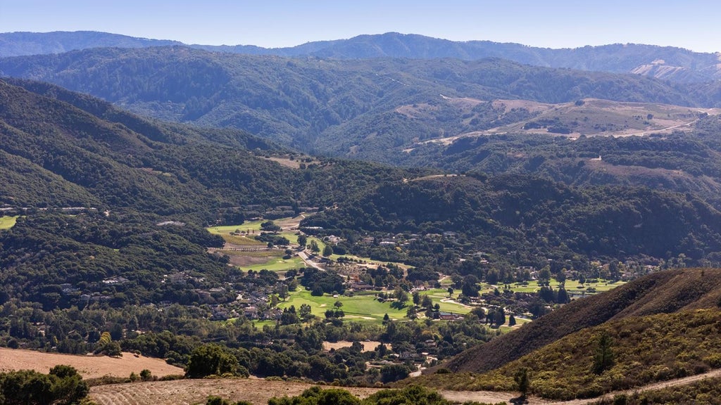 10190 Calle De Robles, CARMEL